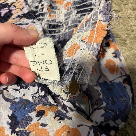 Free people floral flared pants size medium - Picture 2 of 3